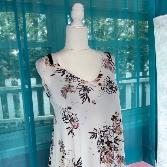 Torrid White & Pink Cold Shoulder Floral Blouse Plus Size Style Size 3X - Picture 7 of 10